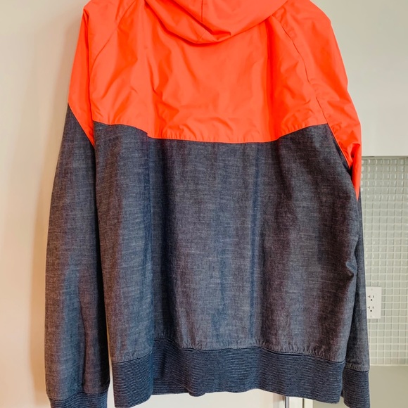 NIKE wind & rain jogging jacket - Picture 2 of 2